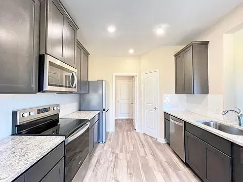 1702 Sandalwood Way — Photo 2