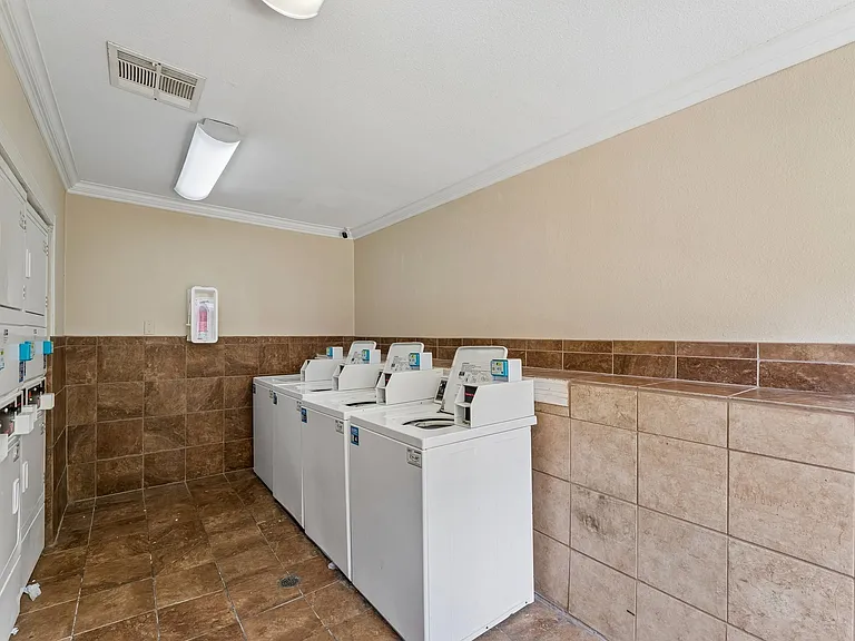 Knoll Crest — Photo 18