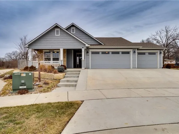 1126 W 30th St, Lawrence, KS 66046