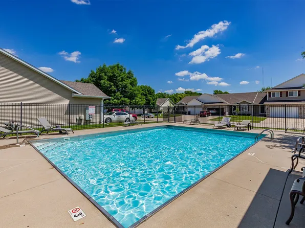 10029 Bayern Ln, Johnston, IA 50131