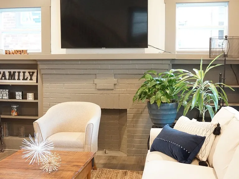 2310 Summit St — Photo 11
