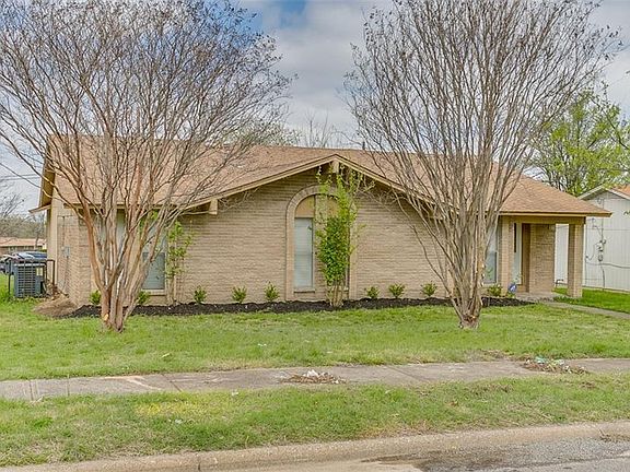 2nd image of 1205 Aldenwood Dr