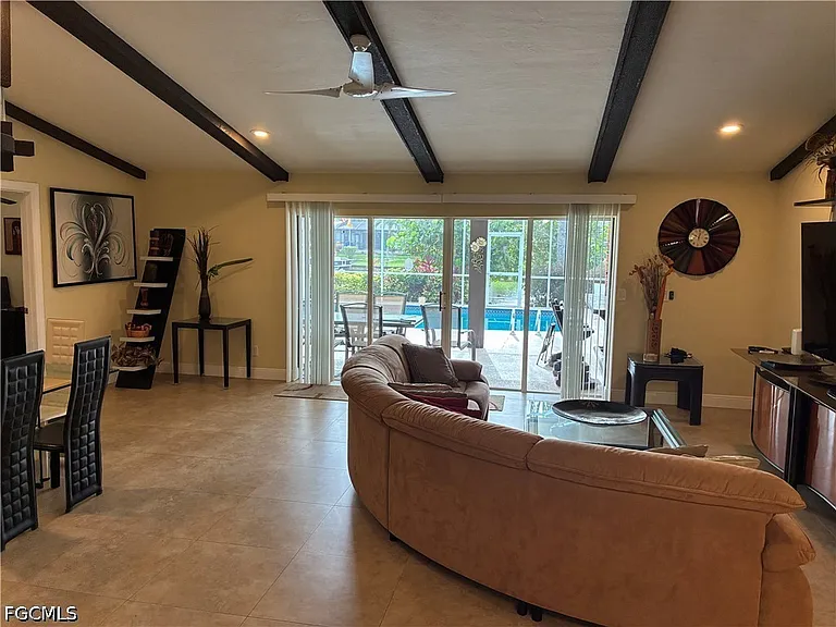 519 SE 20th Ct — Photo 6