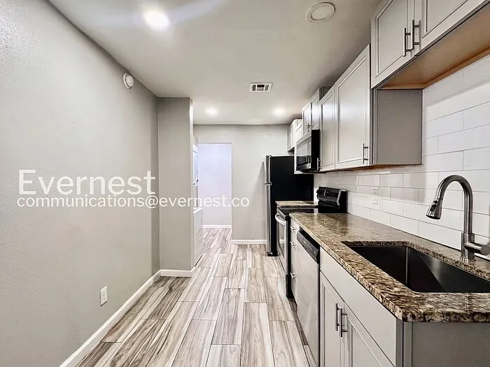 613 E Xyler St — Photo 5