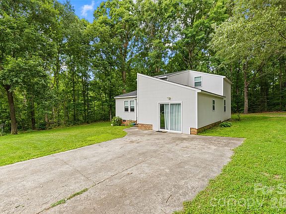 2nd image of 221 Reliance Rd