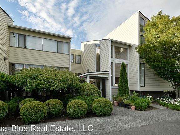 3rd image of 4230 Hoyt Ave #8979560