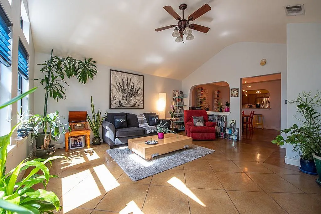 3 bed, 2.0 bath, 1783 sqft, $3,400 — Photo 2