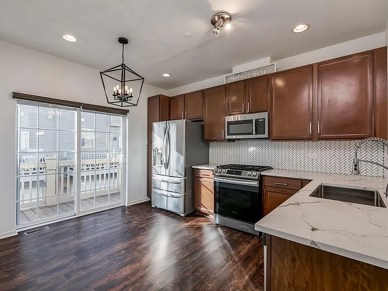 220 Laurel Ave — Photo 12