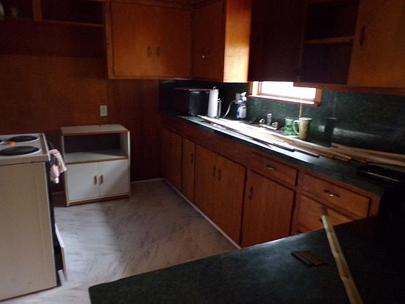 4th image of 403 Bowser St