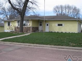 206 Ash Ave, Baltic, SD 57003