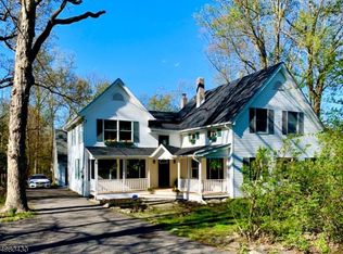 10 Symonds Ln, Glen Gardner, NJ 08826