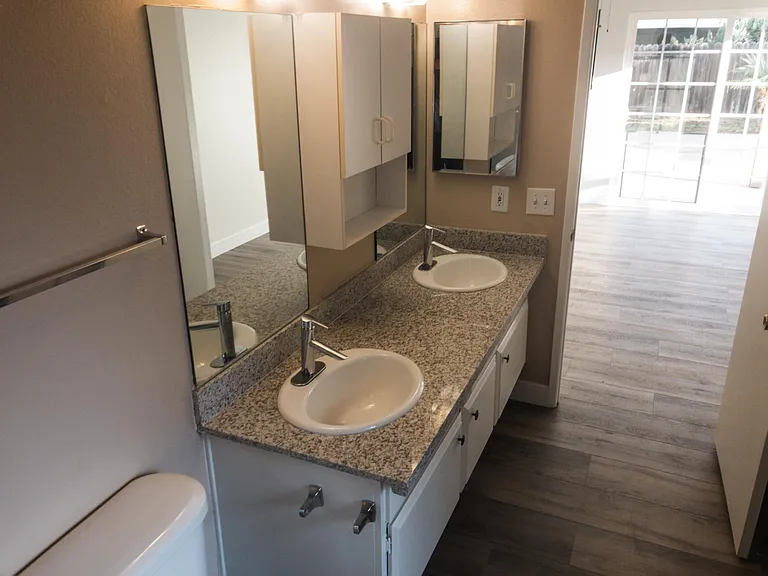 1202 Cambria Ct — Photo 10