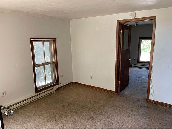 4th image of 921 N Riverfront Dr #2