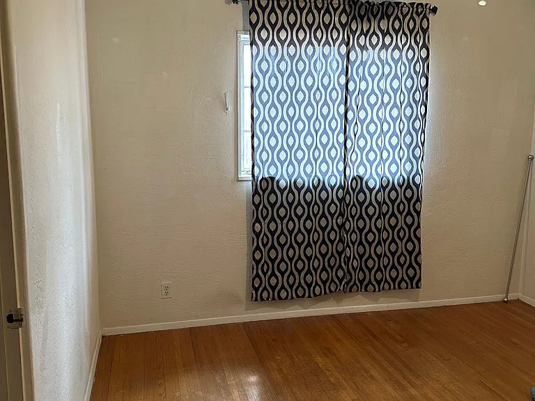 415 Mulberry St NE — Photo 2