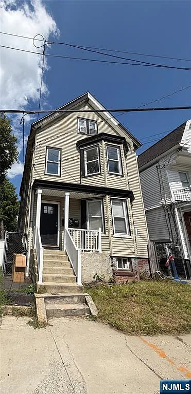 2 bed, 1.0 bath, $2,400 — Photo 1
