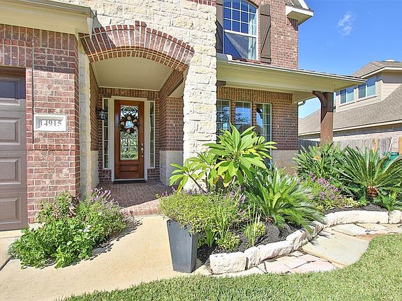 2nd image of 14915 Green Canary Cir
