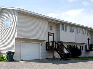 826 Carousel Dr #B, Reedsburg, WI 53959