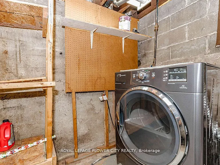 37 Warwick Rd — Photo 44