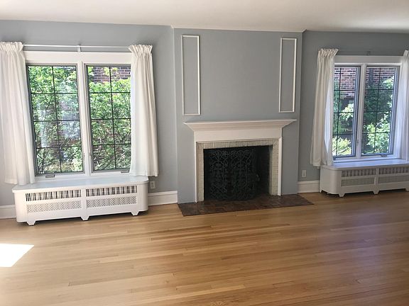 3rd image of 704 E Carlisle Ave