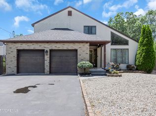 993 Sandy Cir, Manahawkin, NJ 08050