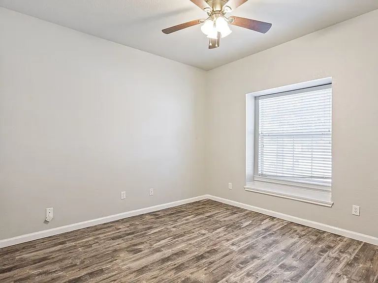 1728 S. Waco Street — Photo 27