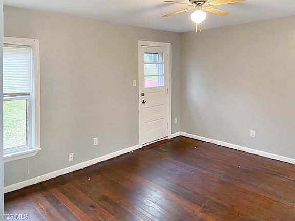 3rd image of 303 Medina St