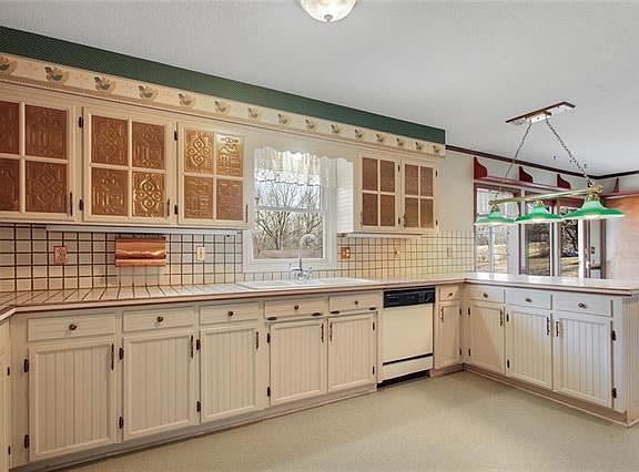 5th image of 6913 N Overland Dr