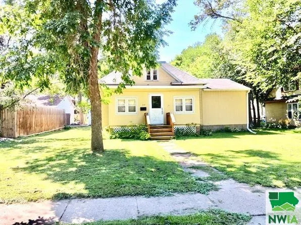 315 E Lewis St, Vermillion, SD 57069