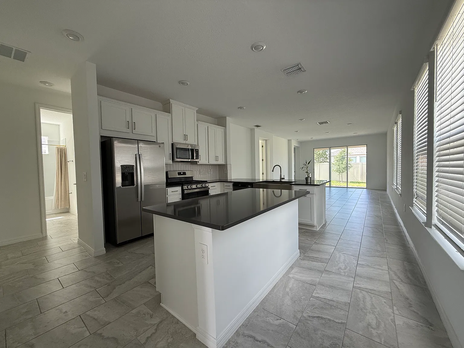 4 bed, 1790 sqft, $2,600 — Photo 4