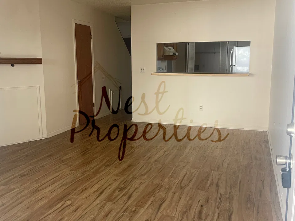 120 Country Town Dr
