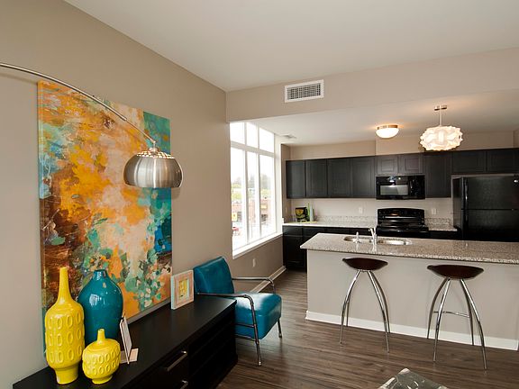 2nd image of 1400 Wealthy St SE #211