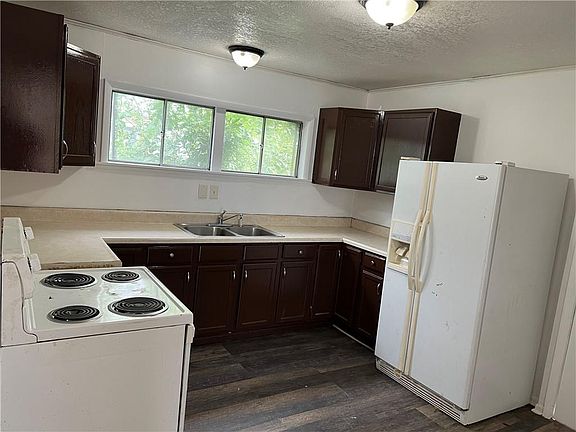 4th image of 3300 Spruce Ave