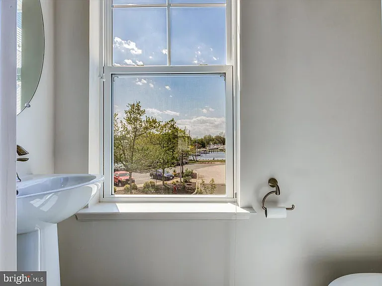 510 Marshy Cv — Photo 17