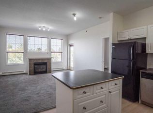 1000 W Applevillage Ct SE #310, Calgary, AB T2A 7Z4