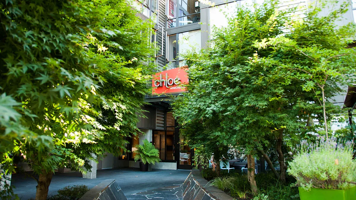 Building Exterior - Chloe on Union