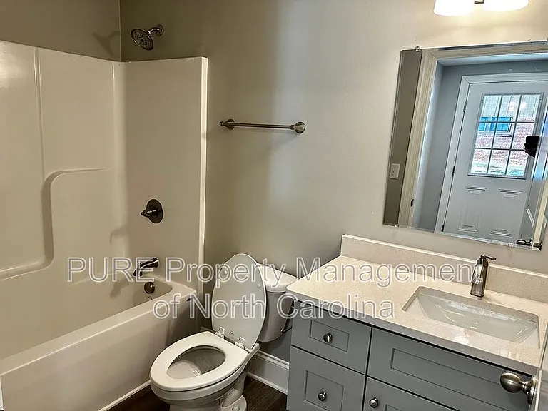 708 Union St S — Photo 56