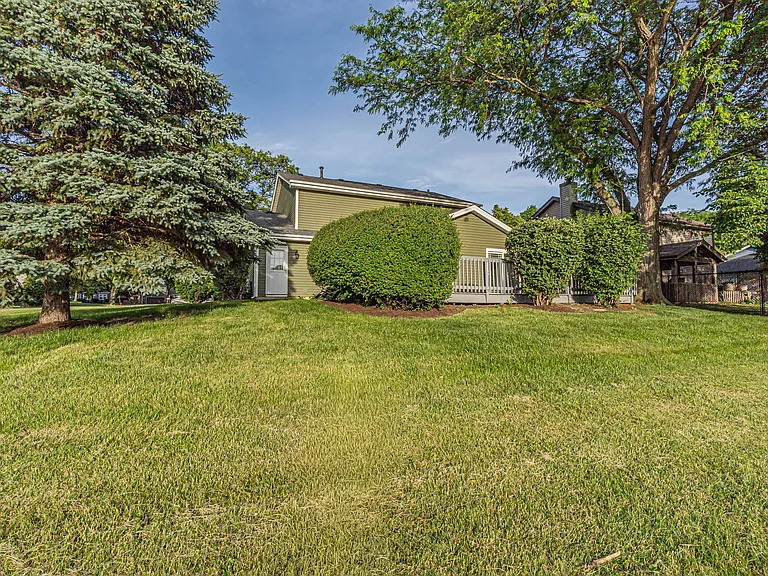 1423 Bangor Ln — Photo 9