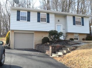 564 Waterbury Dr, Greensburg, PA 15601