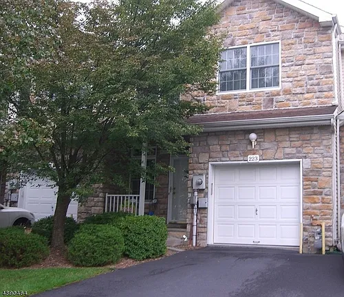 223 Emily Pl Photo 1