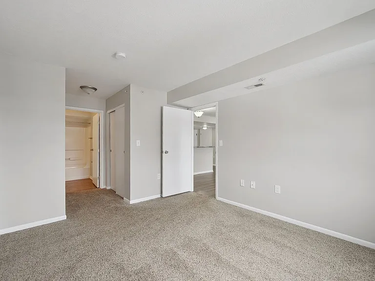 Somerset Place Apartments — Photo 41