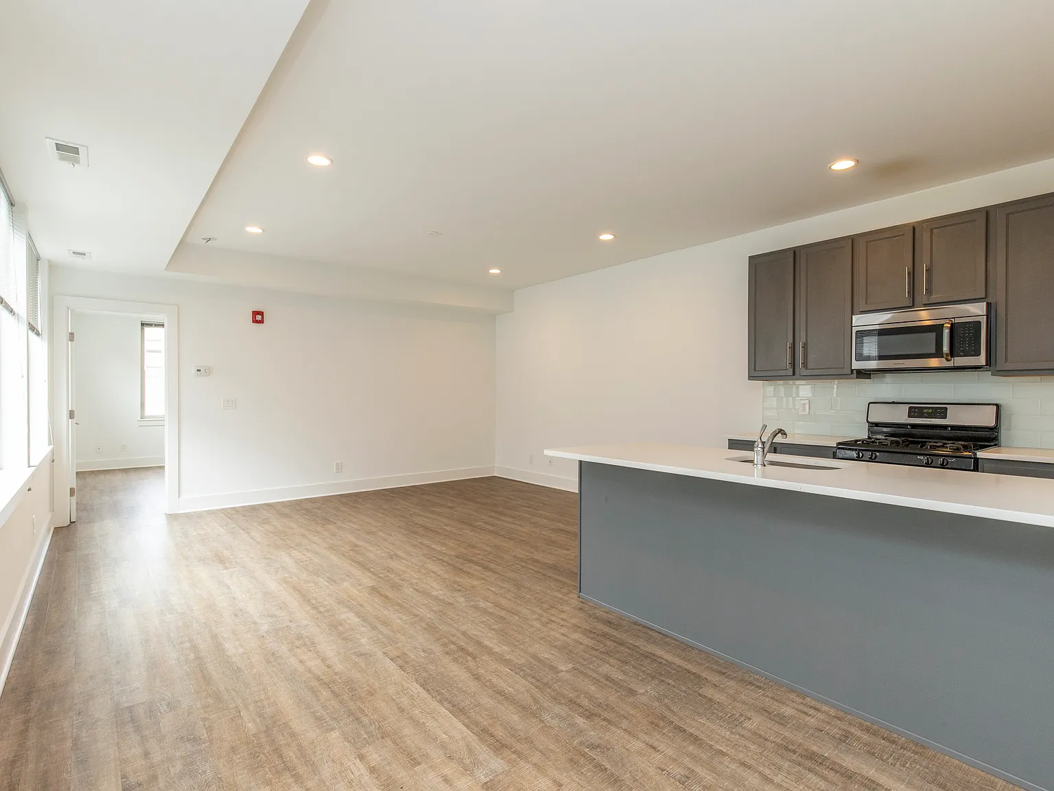 3 bed, $1,970 — Photo 2
