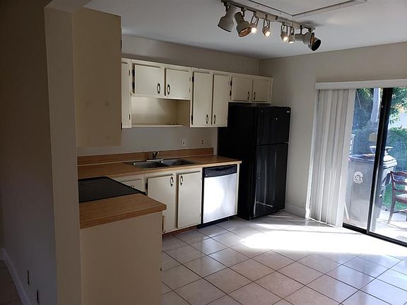 4th image of 4355 Royal Banyan Way #A-20