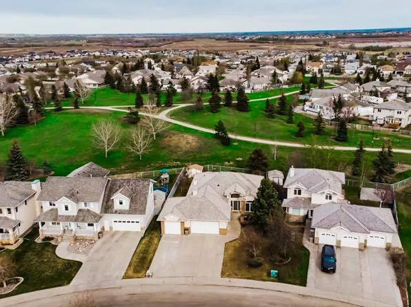 11913 W Cygnet Blvd, Grande Prairie, AB T8X 1L9