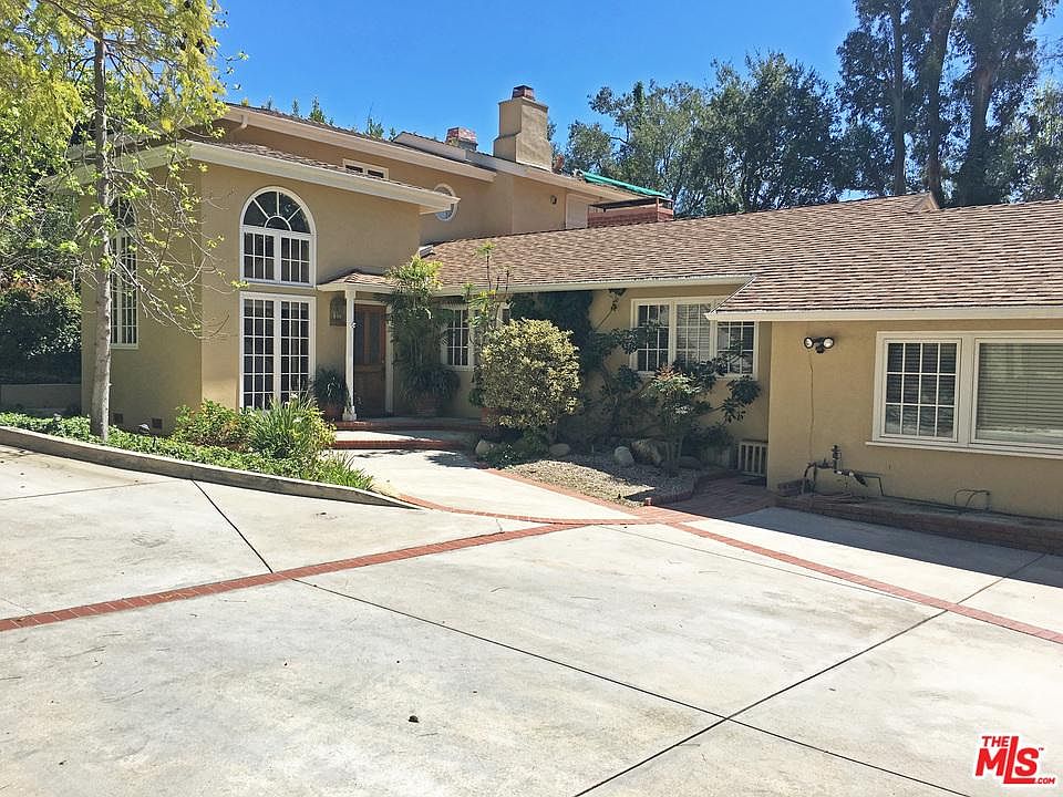 2nd image of 15934 Alcima Ave