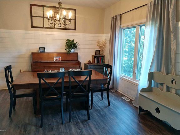 3rd image of 7262 Pine Oak Ln
