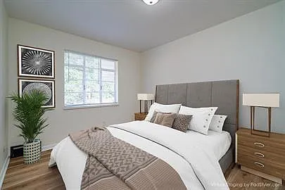 13 Dean Place - C — Photo 3