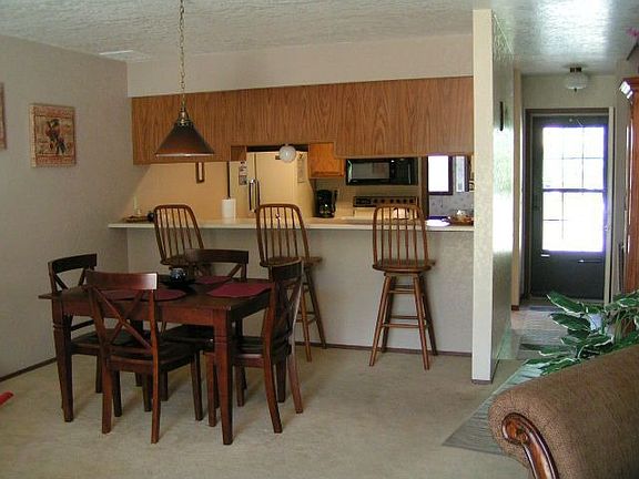 Open kitchen, dining area