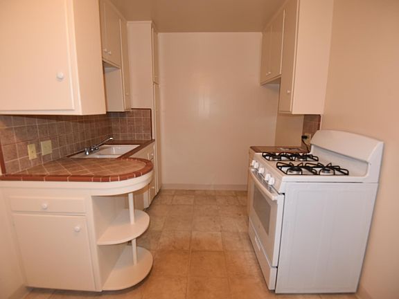 2nd image of 2677 Honolulu Ave APT B