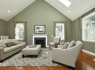 22 Dogwood Dr, Upton, MA 01568