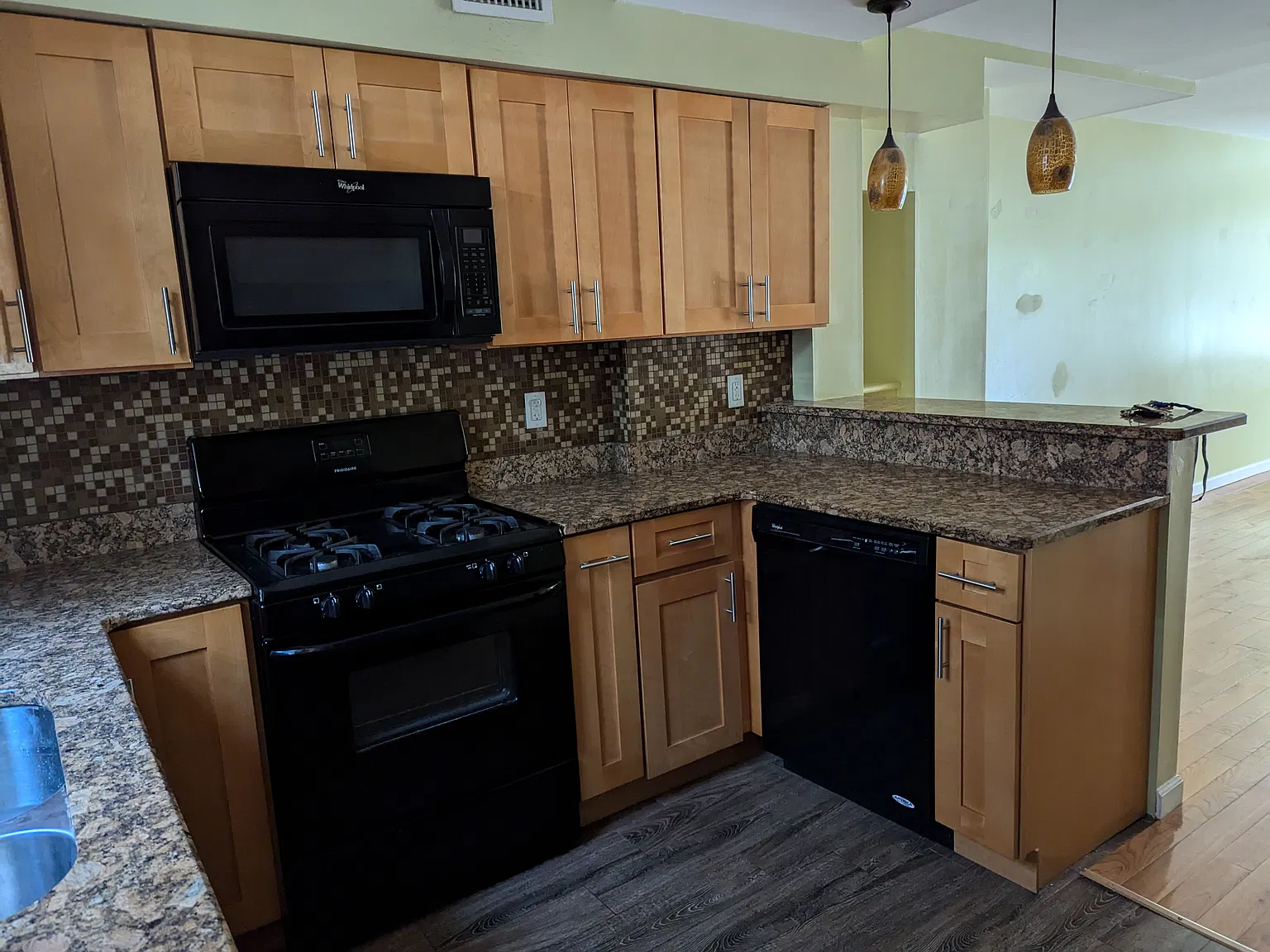 2 bed, 1090 sqft, $2,200 — Photo 4